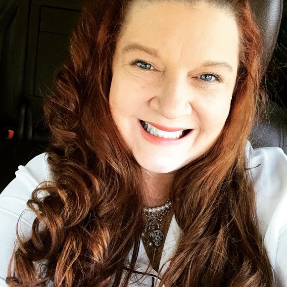 Meet your Posher, Monica - Picture 2 of 3